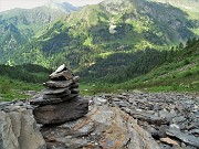 78 Uno dei pochi ometti segnatraccia nel vallone